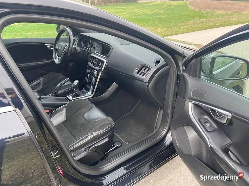 Używany Volvo V40 R-Design 2013 Czarny Kombi