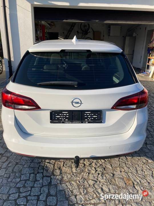Biały Używany 2017 Opel Astra Kombi | 49 500 zł (Drogi) - Obraz 1/4