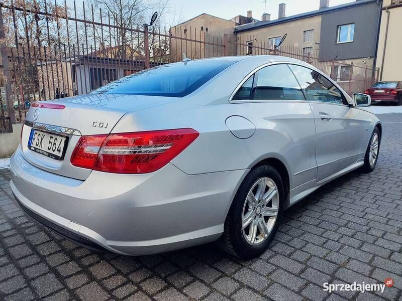 Używany Mercedes E200 184 KM (135 kW) 2011 Srebrny Coupe