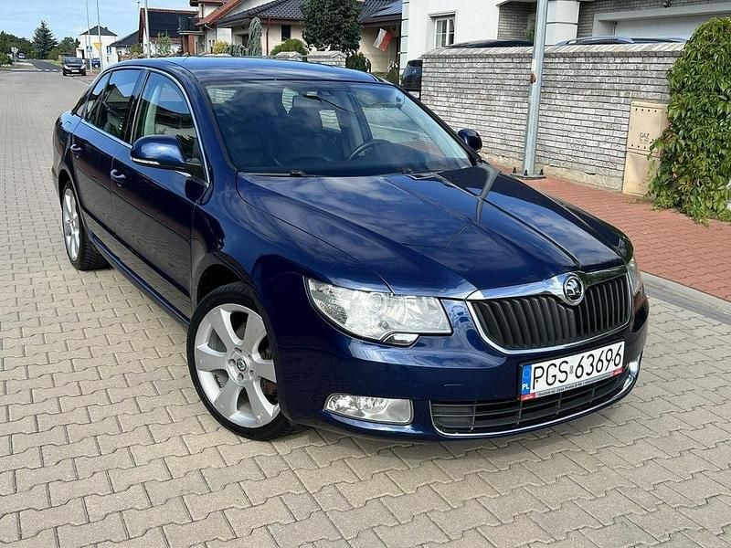 Granatowy Używany 2009 Skoda Superb Sedan/Limuzyna | 22 999 zł (Uczciwa cena) - Obraz 1/4