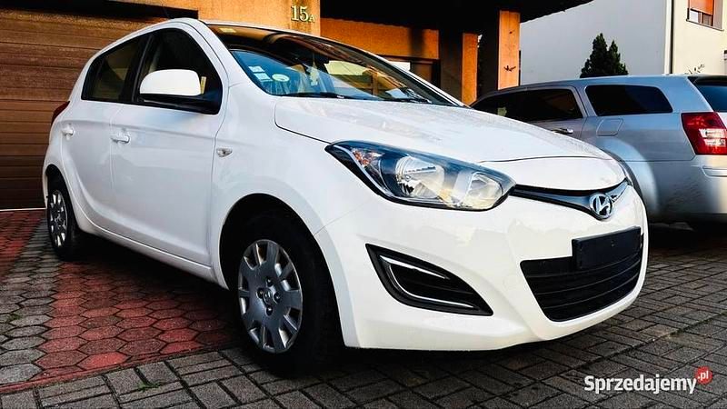 Biały Używany 2014 Hyundai i20 Hatchback | 16 500 zł (Dobra cena) - Obraz 1/4