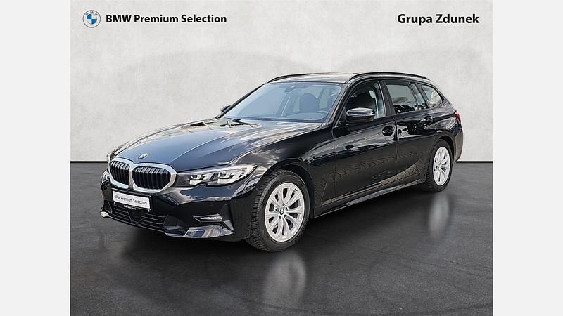 Czarny Używany 2021 BMW 318 Kombi | 99 900 zł (Dość drogi) - Obraz 1/3