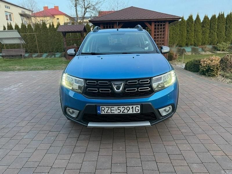 Używany Dacia Sandero Stepway 90 KM (66 kW) 2018 Niebieski Hatchback