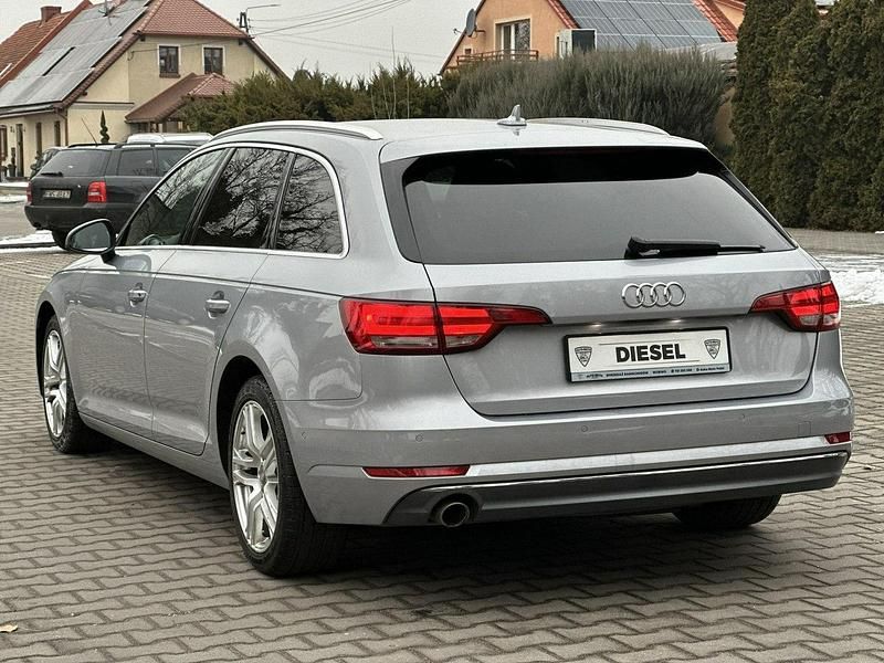 Używany Audi A4 S-Line 150 KM (110 kW) 2017 Szary Kombi