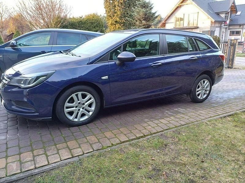 Używany Opel Astra 110 KM (80 kW) 2016 Granatowy Kombi