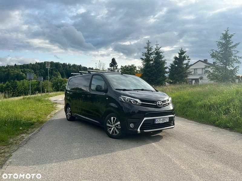 Czarny Używany 2018 Toyota Proace Van | 46 900 zł - Obraz 1/4