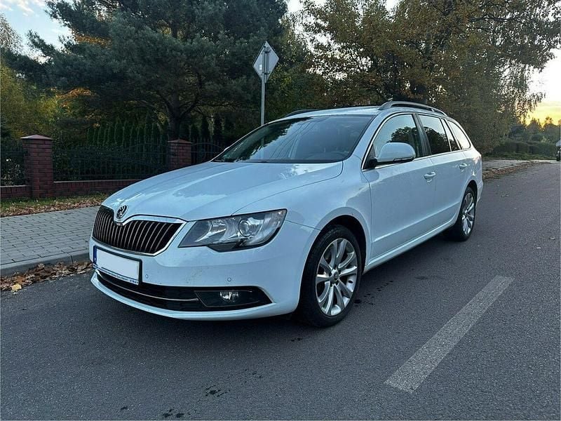 Biały Używany 2015 Skoda Superb Kombi | 36 000 zł (Super Cena) - Obraz 1/4