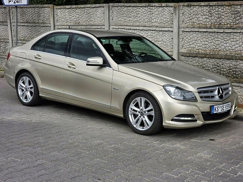 Używany Mercedes C180 Avantgarde 156 KM (114 kW) 2011 Złoty (metalik) Sedan/Limuzyna