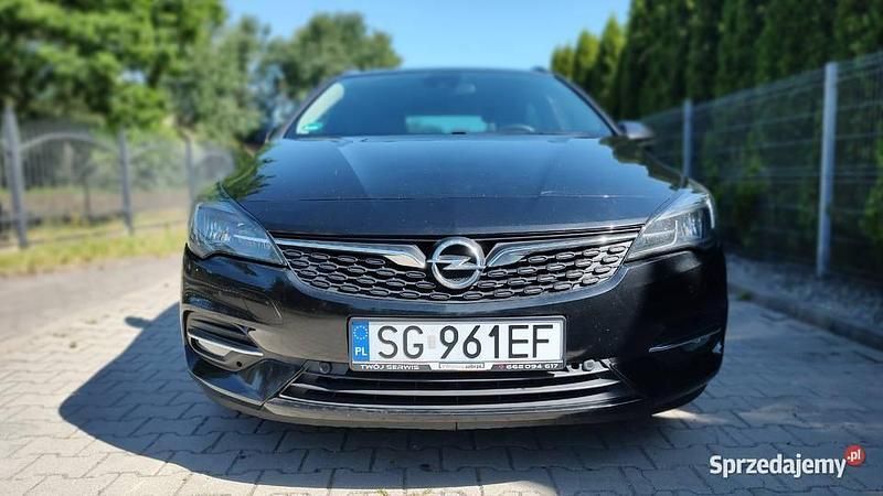 Czarny Używany 2021 Opel Astra Kombi | 34 900 zł (Dobra cena) - Obraz 1/4
