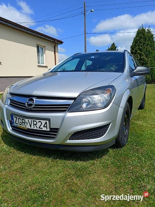 Srebrny Używany 2012 Opel Astra Kombi | 9500 zł (Uczciwa cena) - Obraz 1/4