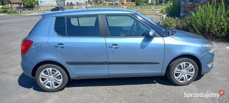 Niebieski Używany 2011 Skoda Fabia Hatchback | 15 400 zł (Dobra cena) - Obraz 1/4