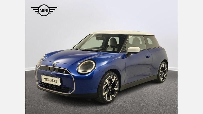 Blazing blue metalizowany Używany 2023 Mini Cooper SE Hatchback | 150 100 zł (Dobra cena) - Obraz 1/4