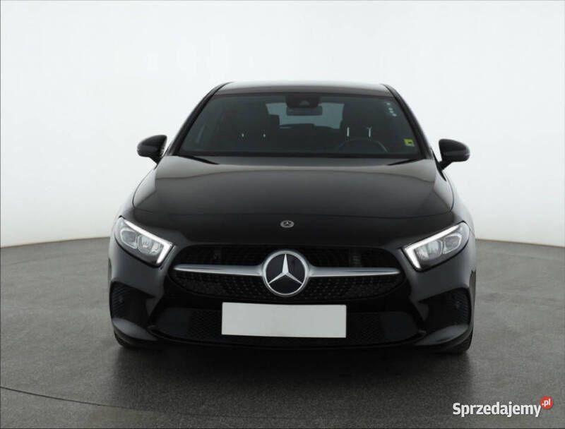 Czarny Używany 2019 Mercedes A180 Hatchback | 89 999 zł (Uczciwa cena) - Obraz 1/4