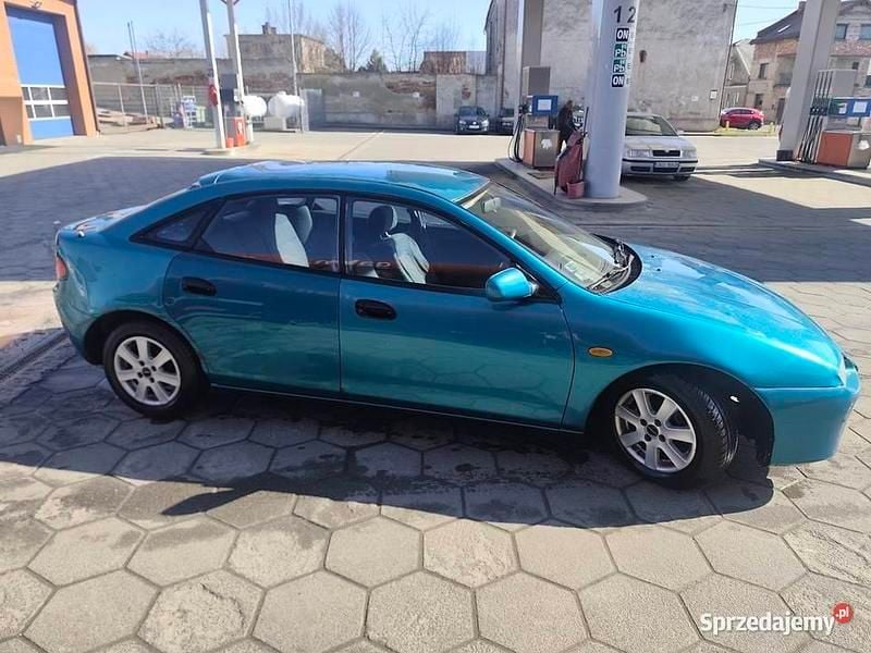 Używany Mazda 323 1994 Sedan/Limuzyna
