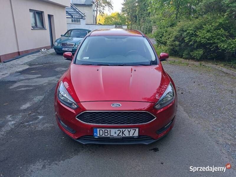 Bordowy Używany 2017 Ford Focus Kombi | 32 000 zł (Dobra cena) - Obraz 1/4