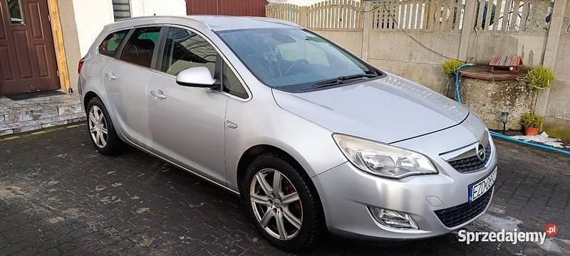Srebrny Używany 2011 Opel Astra Kombi | 18 000 zł (Dobra cena) - Obraz 1/4