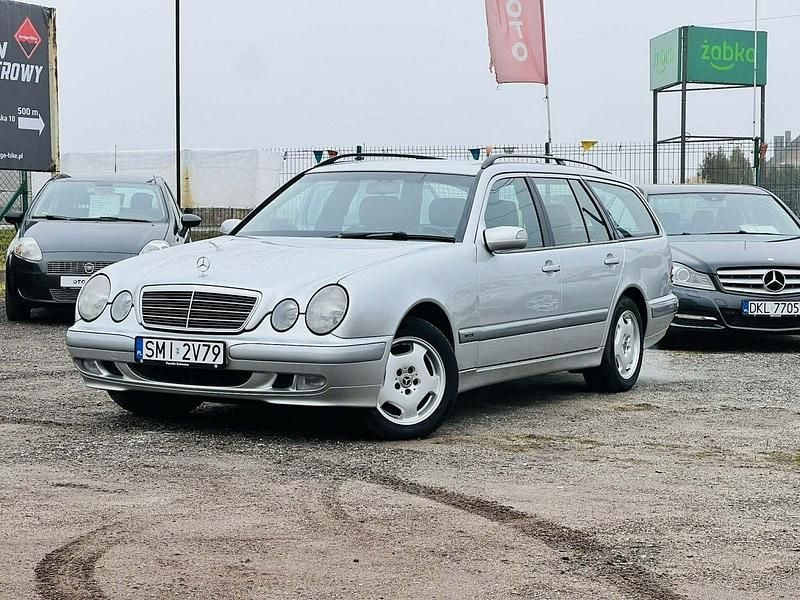 Używany Mercedes E270 170 KM (125 kW) 2000 Srebrny Kombi
