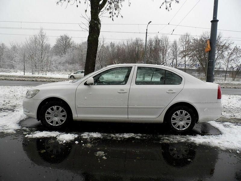 Używany Skoda Octavia 102 KM (75 kW) 2010 Biały Hatchback