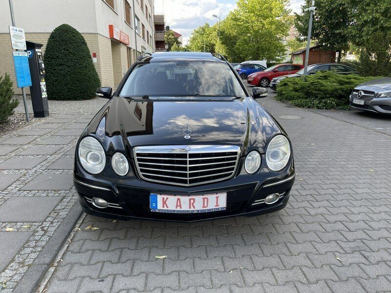 Używany Mercedes E280 190 KM (139 kW) 2009 Czarny Sedan/Limuzyna