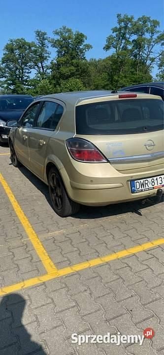 Złoty Używany 2004 Opel Astra Hatchback | 7000 zł (Uczciwa cena) - Obraz 1/4