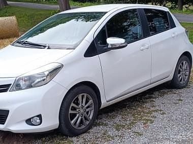 Biały Używany 2014 Toyota Yaris Hatchback | 28 500 zł (Uczciwa cena) - Obraz 1/4