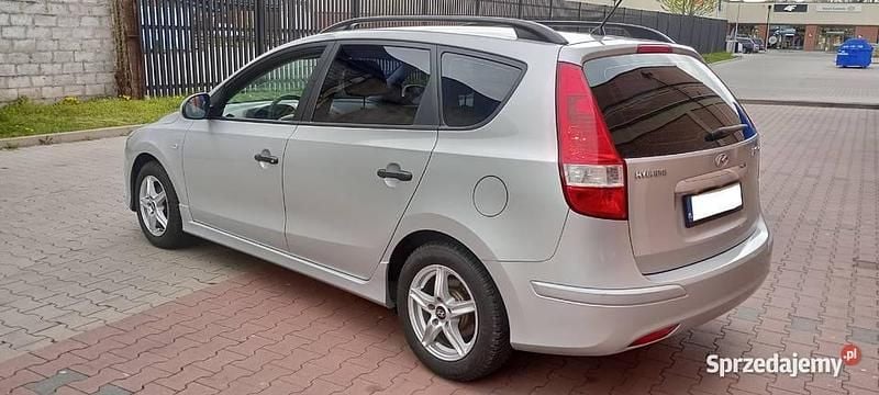 Srebrny Używany 2011 Hyundai i30 Kombi | 18 399 zł (Uczciwa cena) - Obraz 1/4