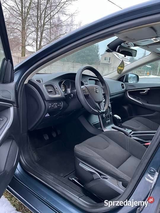 Używany Volvo V40 2017 Granatowy Hatchback