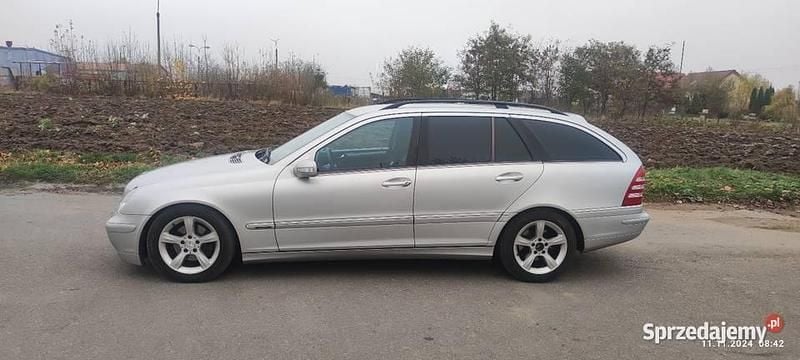 Srebrny Używany 2005 Mercedes C220 Kombi | 10 900 zł - Obraz 1/4