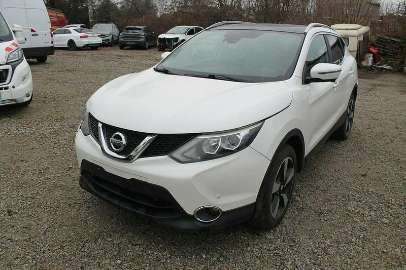 Używany Nissan Qashqai 110 KM (80 kW) 2015 Biały SUV