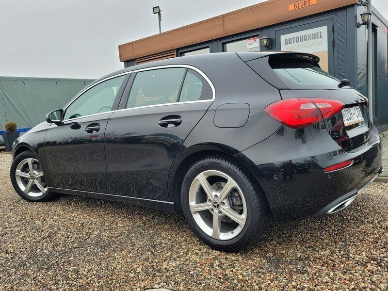 Używany Mercedes A160 110 KM (80 kW) 2020 Czarny (metalik) Hatchback