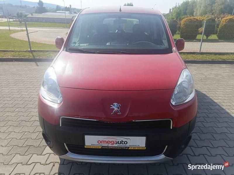 Czerwony Używany 2013 Peugeot Partner Minivan | 22 000 zł (Uczciwa cena) - Obraz 1/4