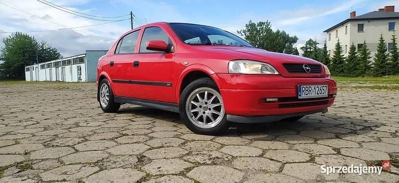 Czerwony Używany 1999 Opel Astra Hatchback | 3900 zł (Dobra cena) - Obraz 1/4