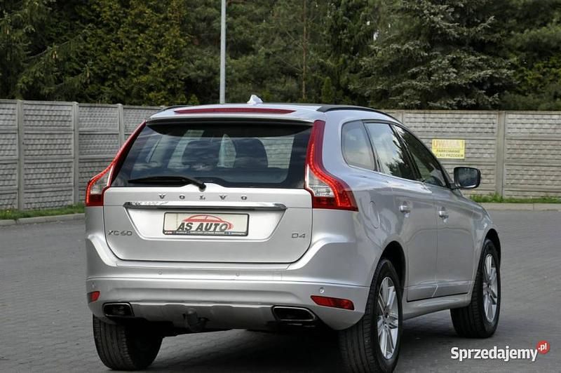 Używany Volvo XC60 Momentum 190 KM (139 kW) 2016 Srebrny SUV