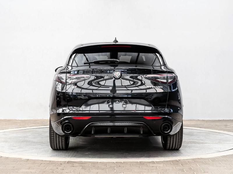 Lakier metalizowany czarny volcano black Nowe 2025 Alfa Romeo Stelvio Veloce SUV | 315 180 zł - Obraz 1/3