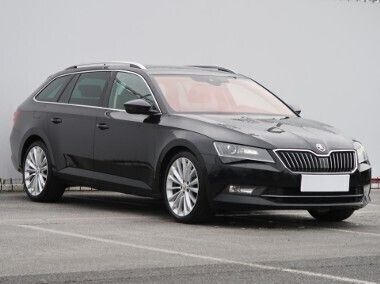 Czarny Używany 2017 Skoda Superb Kombi | 65 999 zł (Uczciwa cena) - Obraz 1/4