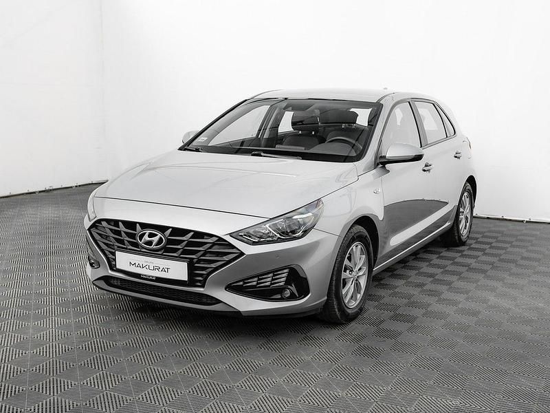 Używany Hyundai i30 Classic 110 KM (80 kW) 2022 Srebrny (metalik) Hatchback