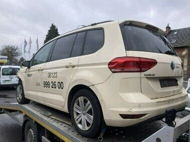 Inny kolor Używany 2014 VW Touran Minivan | 17 900 zł - Obraz 1/4