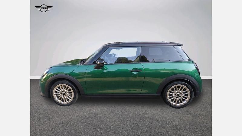 Używany Mini Cooper 156 KM (114 kW) 2024 British racing green iv metalizowany Hatchback