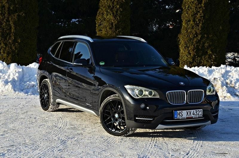 Czarny Używany 2013 BMW X1 SUV | 43 900 zł - Obraz 1/4