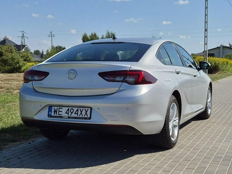 Używany Opel Insignia 136 KM (100 kW) 2019 Srebrny (metalik) Sedan/Limuzyna