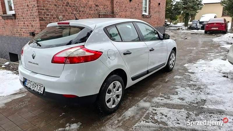 Używany Renault Mégane III Authentique 100 KM (73 kW) 2012 Biały Hatchback