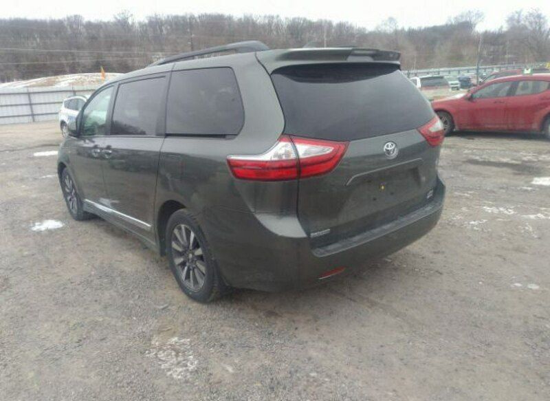 Używany Toyota Sienna XLE 296 KM (217 kW) 2019 Zielony Minivan
