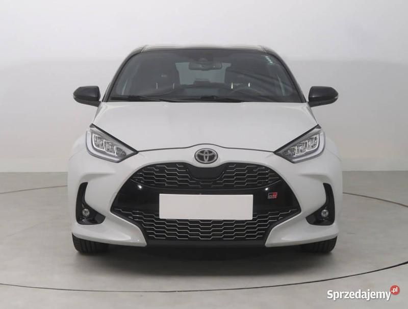 Biały Używany 2022 Toyota Yaris Hybrid Hatchback | 93 999 zł (Drogi) - Obraz 1/4
