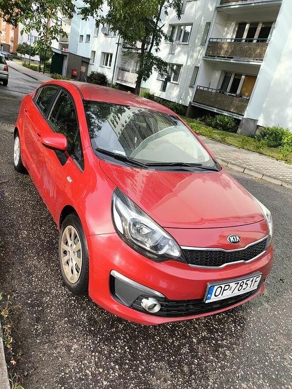 Czerwony Używany 2015 Kia Rio Sedan/Limuzyna | 28 000 zł (Dobra cena) - Obraz 1/4