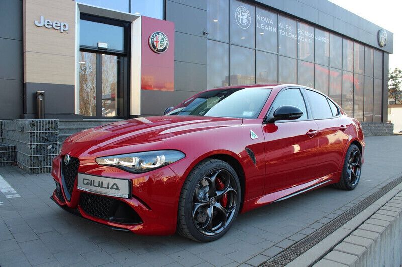 Lakier pastelowy czerwony alfa red Nowe 2025 Alfa Romeo Giulia Quadrifoglio Sedan/Limuzyna | 426 900 zł - Obraz 1/4
