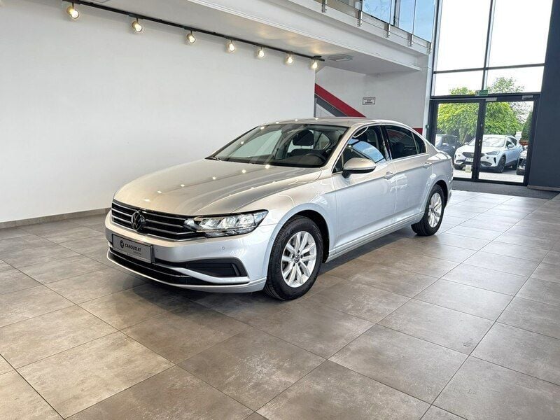 Srebrny Używany 2022 VW Passat Business Sedan/Limuzyna | 82 900 zł (Uczciwa cena) - Obraz 1/1