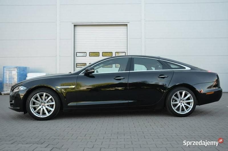 Używany Jaguar XJ 300 KM (220 kW) 2017 Czarny Sedan/Limuzyna