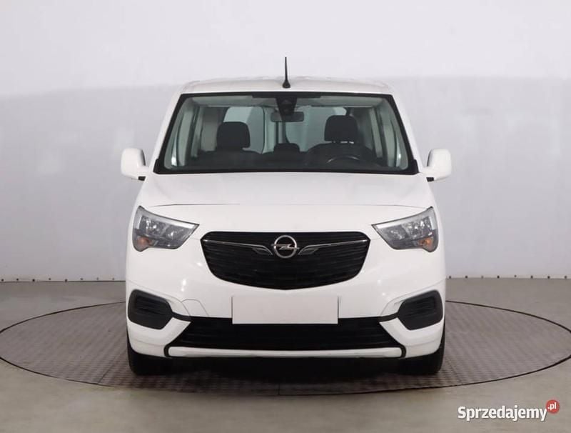 Używany Opel Combo 110 KM (80 kW) 2019 Biały Minivan