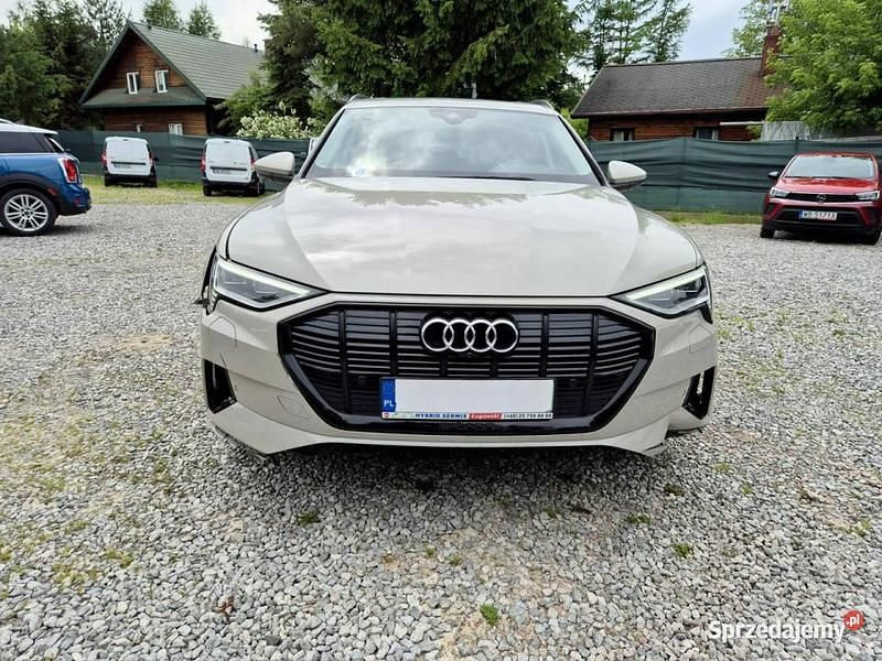 Szary Używany 2021 Audi Q8 e-tron SUV | 95 000 zł - Obraz 1/4