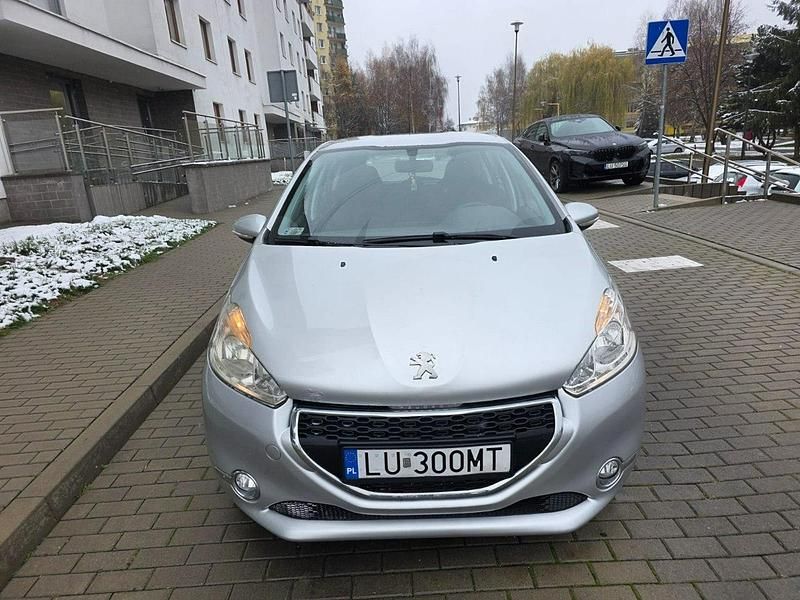 Używany Peugeot 208 68 KM (50 kW) 2015 Srebrny Hatchback